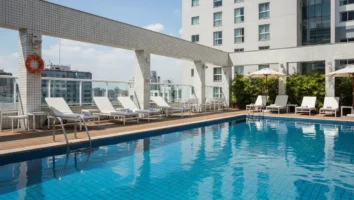 Veja 5 hotéis com piscina aquecida em SP