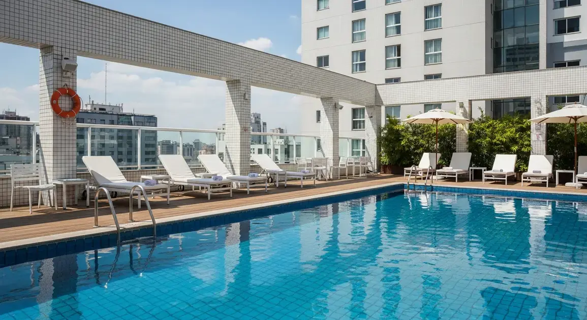 Veja 5 hotéis com piscina aquecida em SP